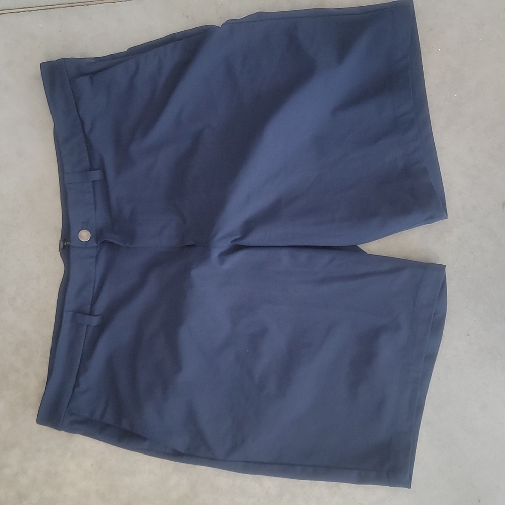 Lululemon shorts size 40, navy
